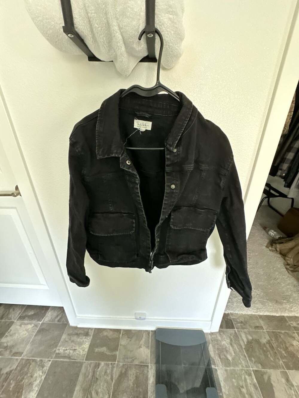 Nicole Miller New York Denim Jacket Size M Black Crop Trucker